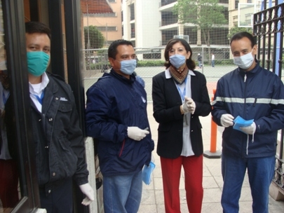 Mar�a Mercedes participated at the sanitary brigade at the front door