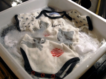 getting ready liam�s little clothes