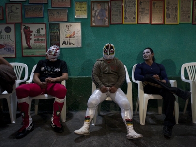 mascarita y mini charles manson