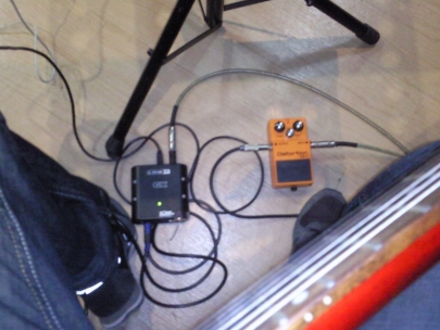 A lot of cables just to be able to play some music!!