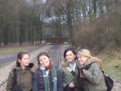 schoolclass visting holocaust monument